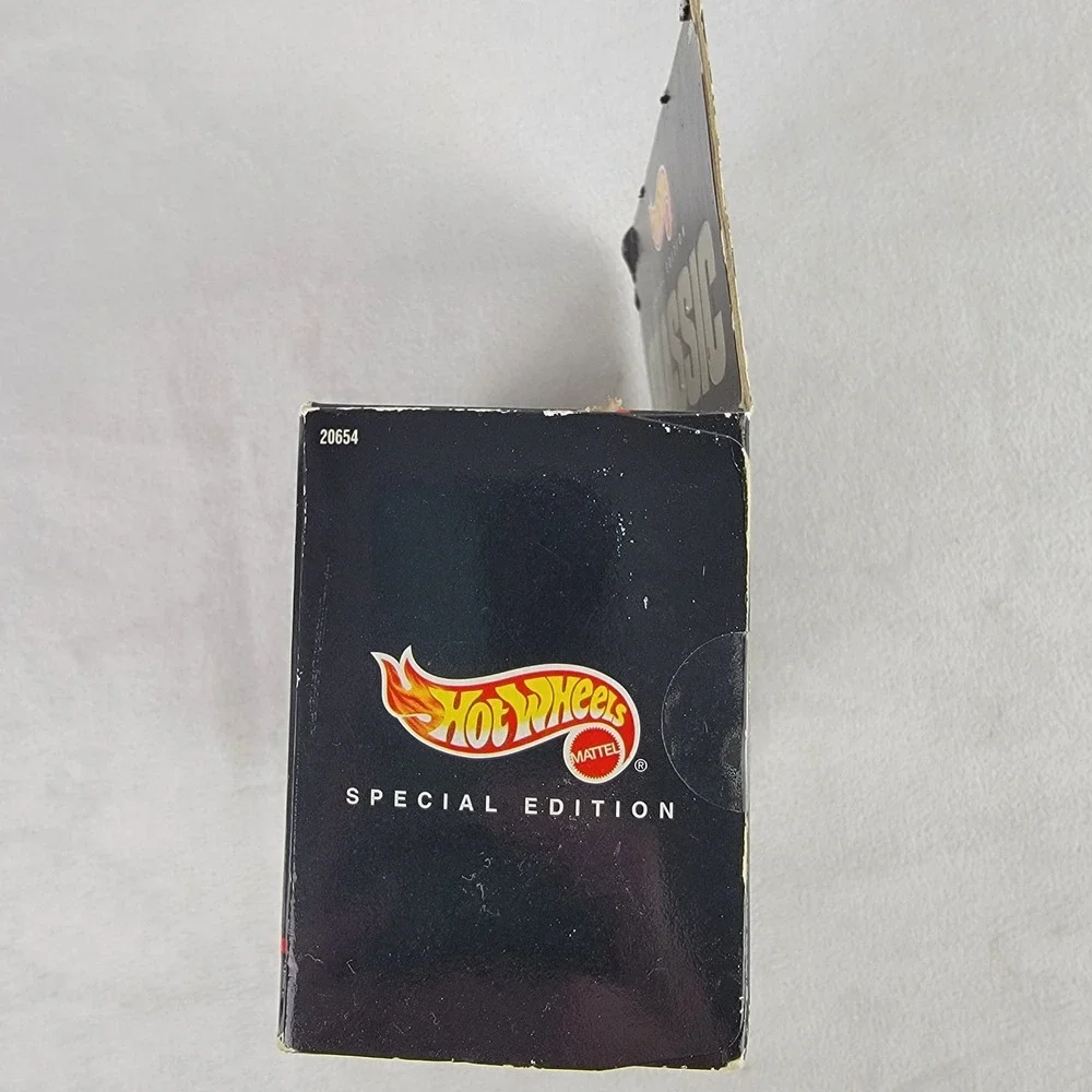Hot Wheels '67 Pontiac GTO Special Edition Classic Hills Diecast Car